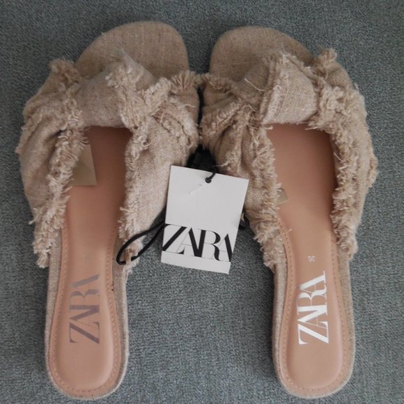 ZARA FLAT SANDALS SIZE 6